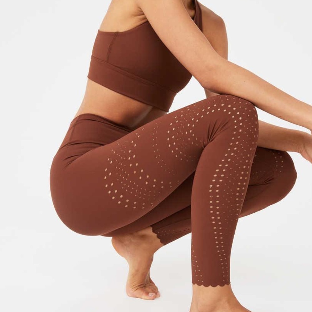 NWOT OFFLINE By Aerie Goals Lasercut Legging Brown M